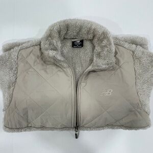 New Balance Women's Fuzzy Light Gray/Cream Jacket Size Medium PRE-OWNED Clean